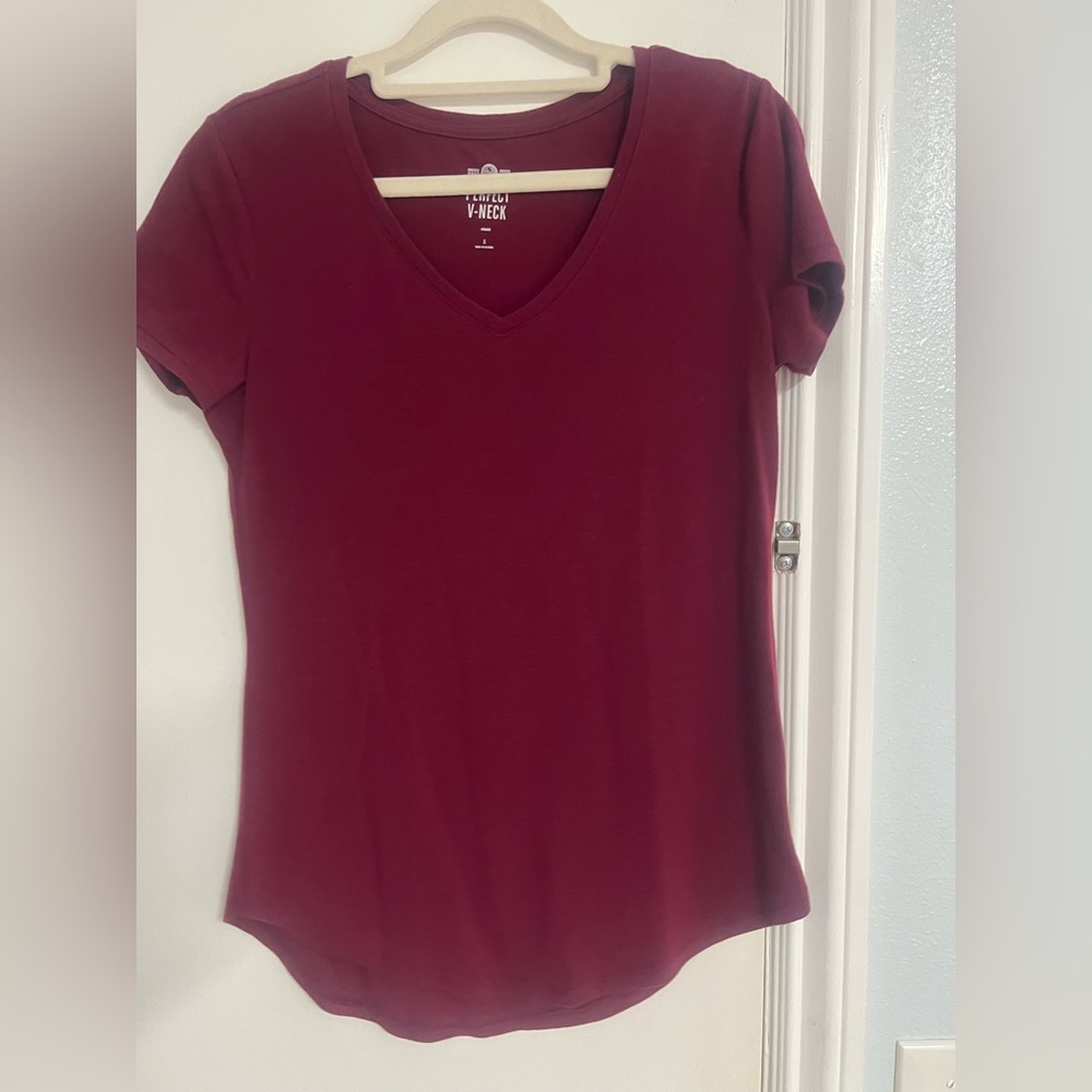 Burgundy short sleeve tee